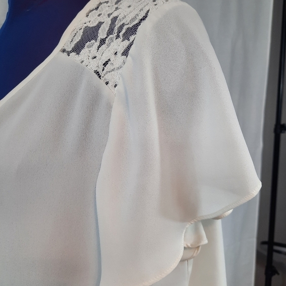 Torrid White Split Neck Short Sleeve Blouse Lace Shoulders Size 1X Women's Plus - Picture 6 of 9